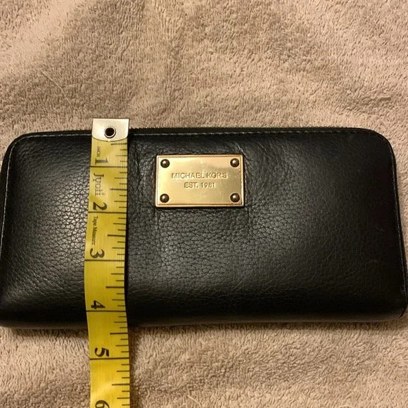 Michael Kors Continental zip around wallet - Picture 8 of 8